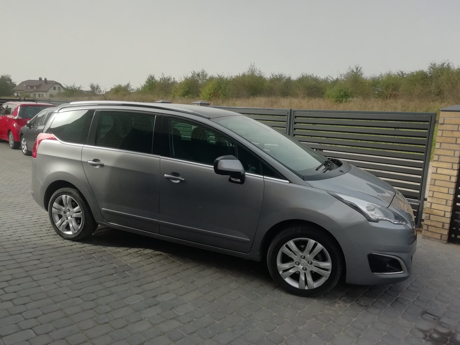 PEUGEOT 5008